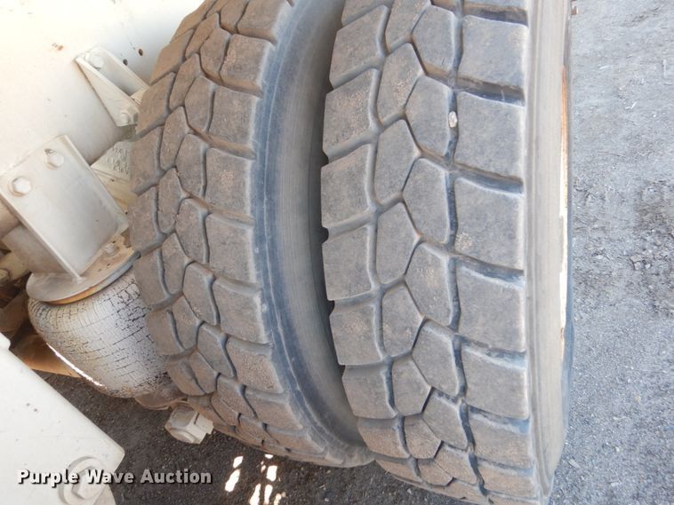 image for item GW9935 1999 Oshkosh  ready mix truck