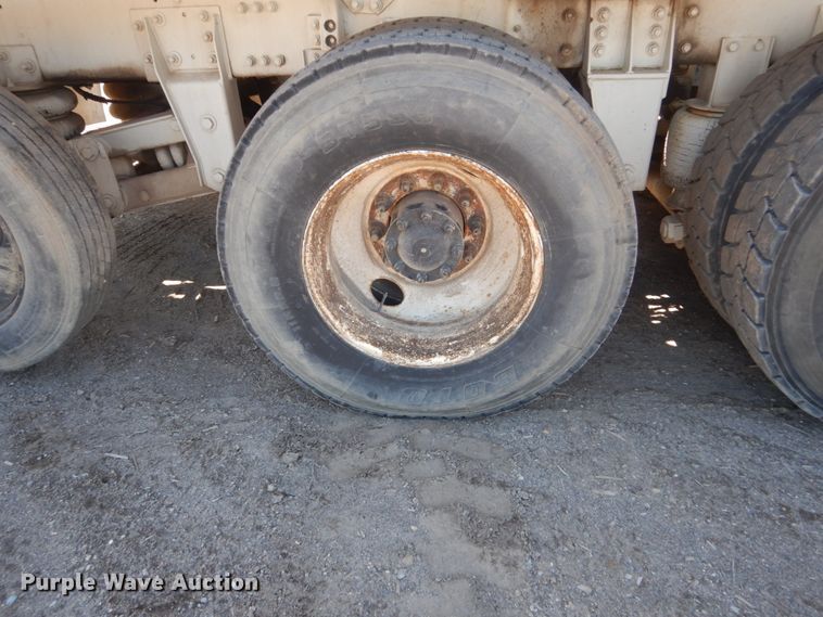 image for item GW9935 1999 Oshkosh  ready mix truck