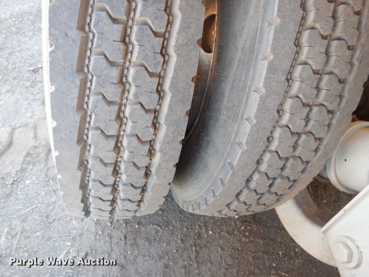 image for item GW9935 1999 Oshkosh  ready mix truck