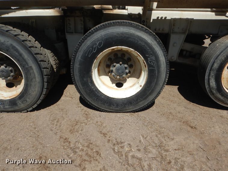 image for item GW9935 1999 Oshkosh  ready mix truck