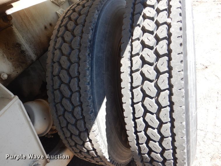 image for item GW9935 1999 Oshkosh  ready mix truck