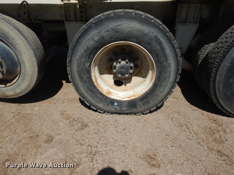 image for item GW9935 1999 Oshkosh  ready mix truck