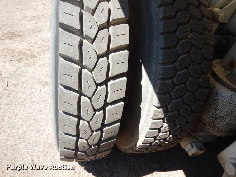 image for item GW9935 1999 Oshkosh  ready mix truck