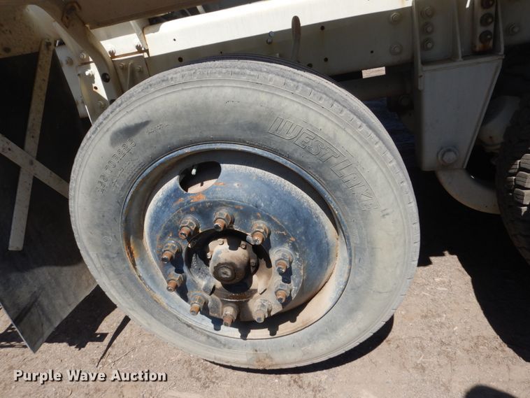 image for item GW9935 1999 Oshkosh  ready mix truck