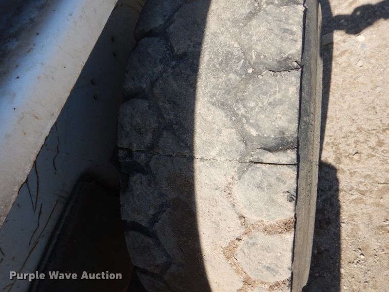 image for item GW9938 1994 Bobcat 743B  skid steer loader