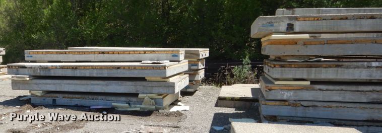 image for item GW9956 Pre-cast concrete slabs