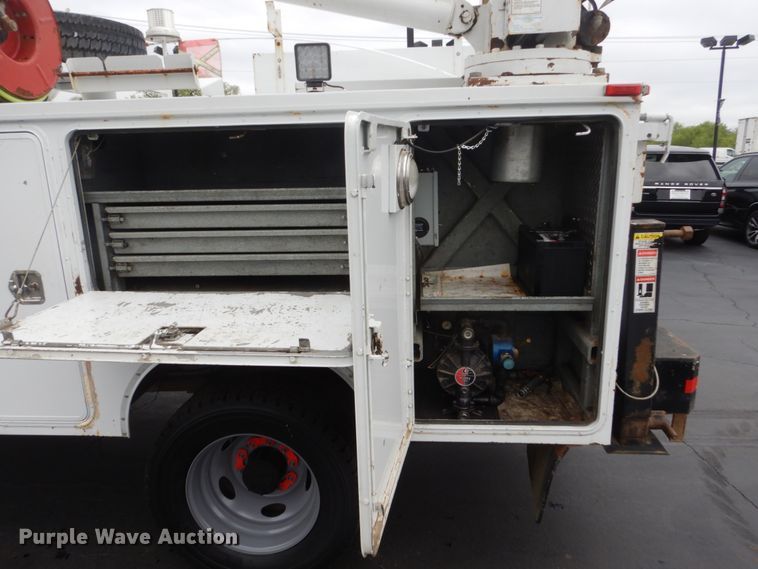 image for item GW9964 2013 Ford F550 Super Duty  service truck