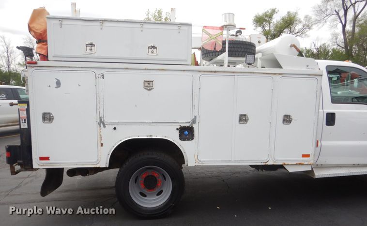 image for item GW9964 2013 Ford F550 Super Duty  service truck