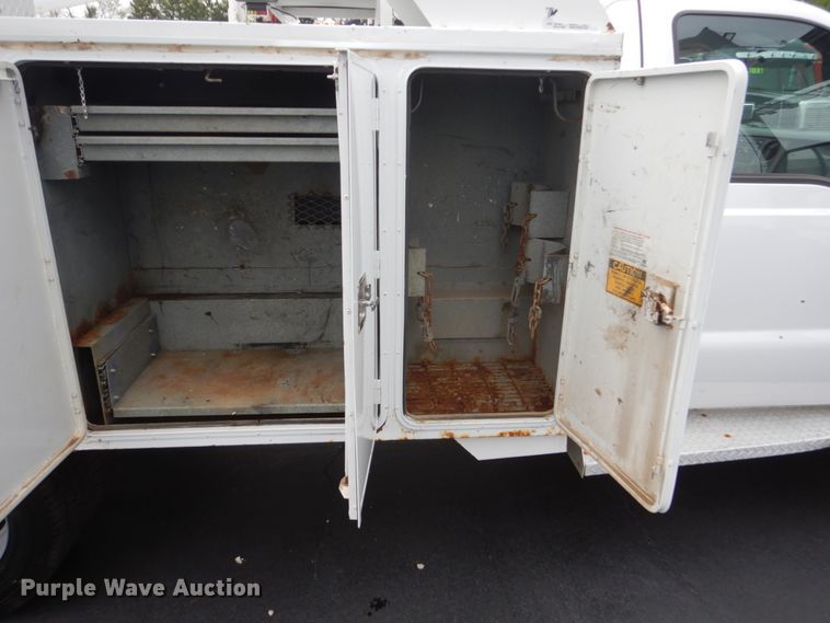 image for item GW9964 2013 Ford F550 Super Duty  service truck