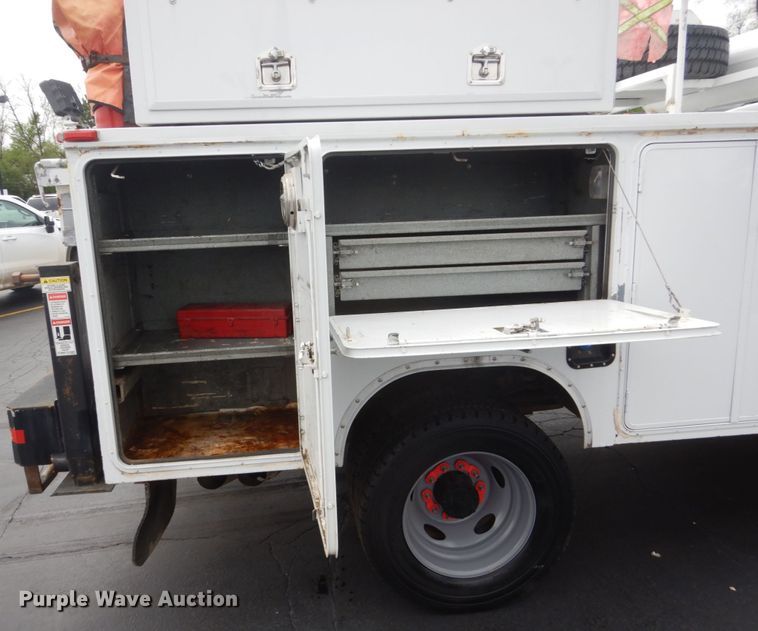 image for item GW9964 2013 Ford F550 Super Duty  service truck