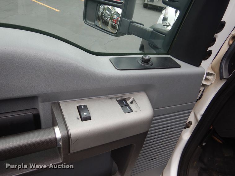 image for item GW9964 2013 Ford F550 Super Duty  service truck