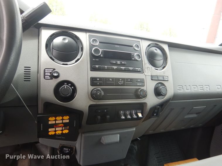 image for item GW9964 2013 Ford F550 Super Duty  service truck