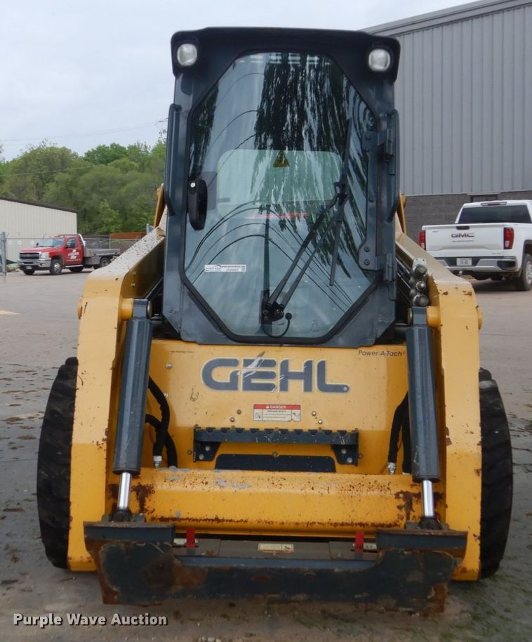 image for item GW9967 2015 Gehl R220  skid steer loader