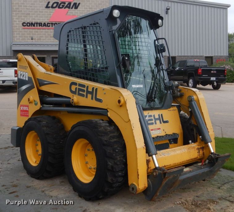 image for item GW9967 2015 Gehl R220  skid steer loader