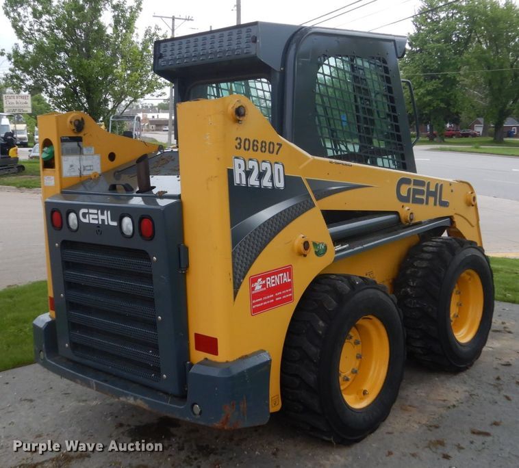 image for item GW9967 2015 Gehl R220  skid steer loader