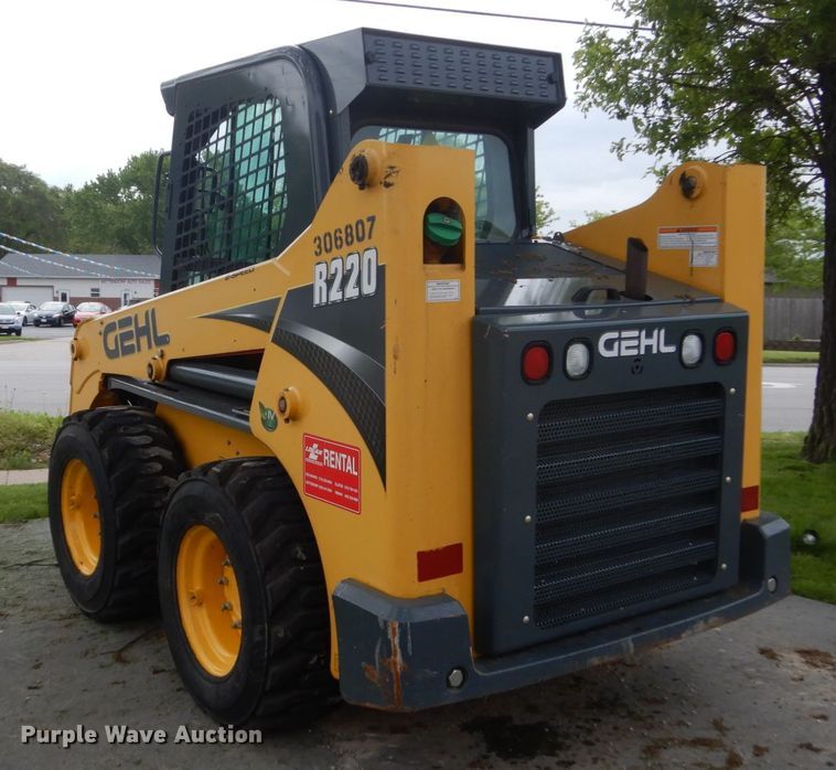 image for item GW9967 2015 Gehl R220  skid steer loader