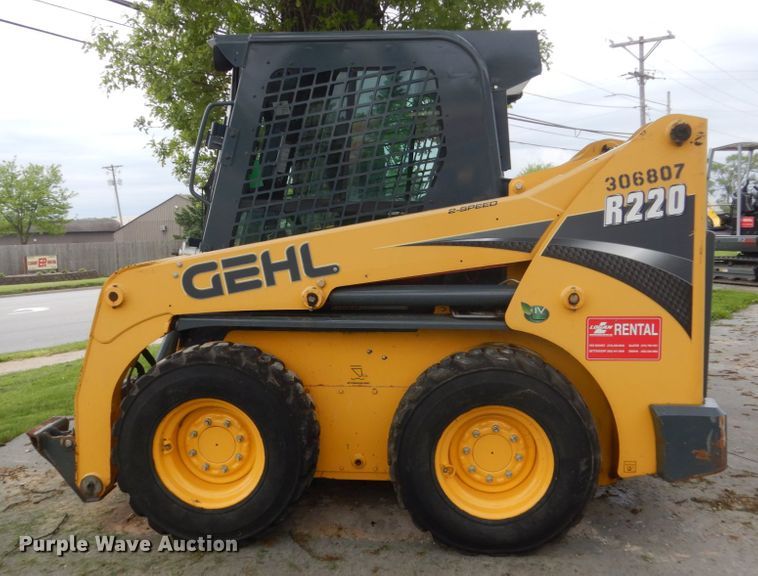 image for item GW9967 2015 Gehl R220  skid steer loader