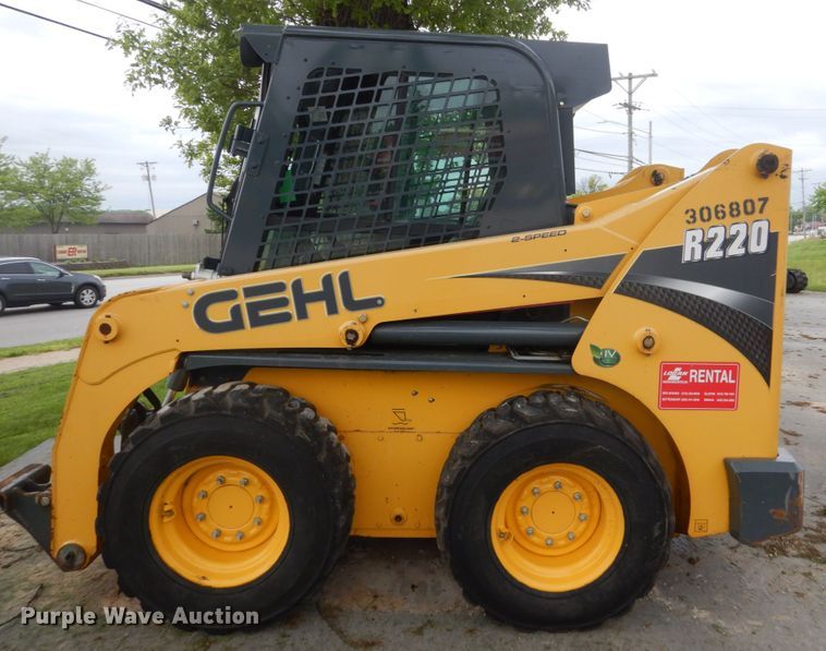 image for item GW9967 2015 Gehl R220  skid steer loader