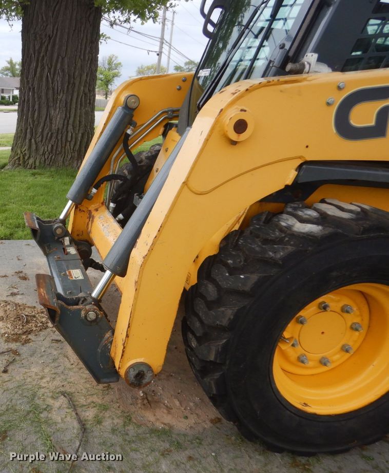 image for item GW9967 2015 Gehl R220  skid steer loader
