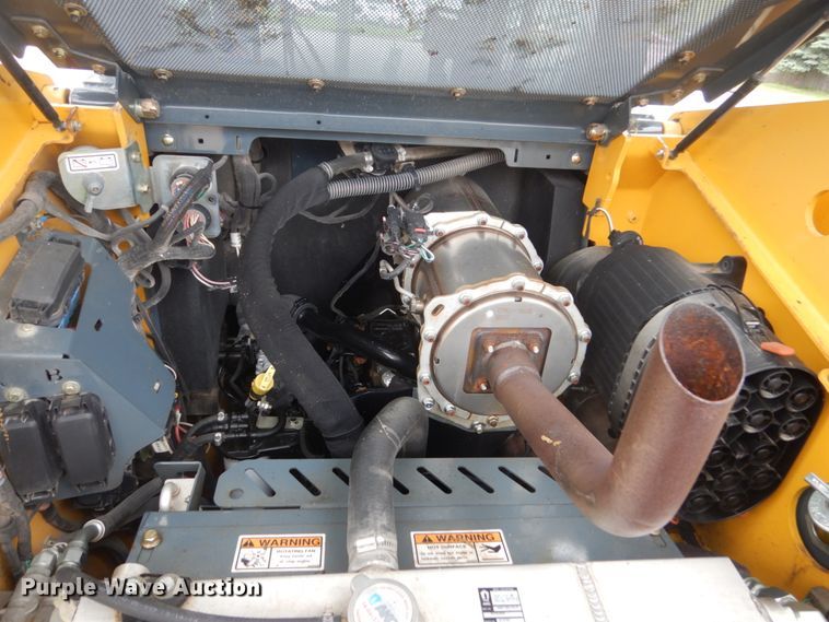 image for item GW9967 2015 Gehl R220  skid steer loader