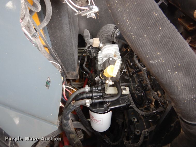 image for item GW9967 2015 Gehl R220  skid steer loader