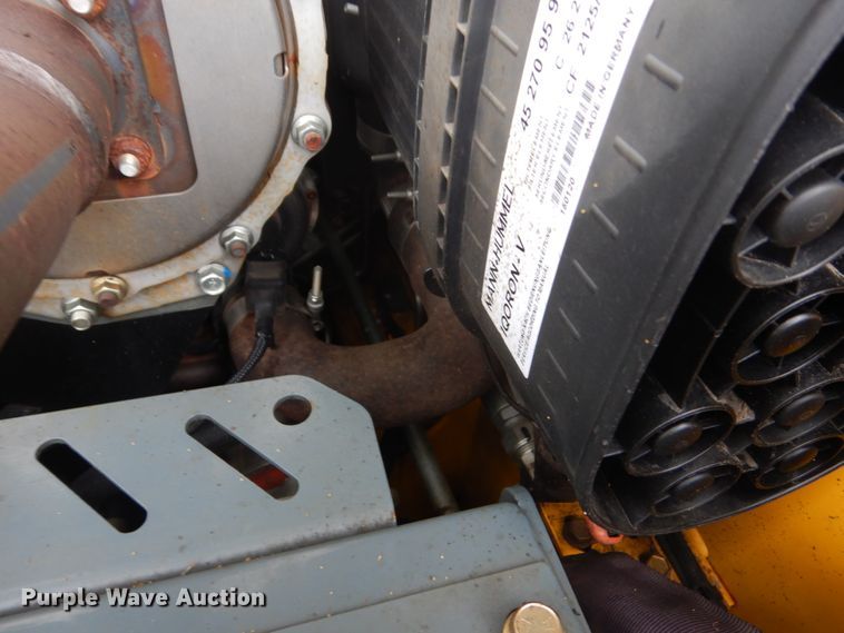 image for item GW9967 2015 Gehl R220  skid steer loader