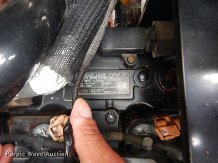 image for item GW9967 2015 Gehl R220  skid steer loader