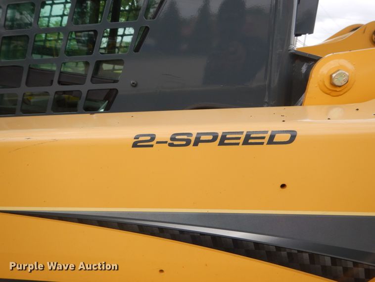 image for item GW9967 2015 Gehl R220  skid steer loader