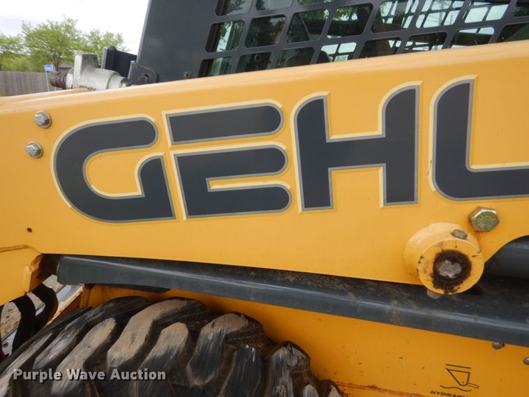image for item GW9967 2015 Gehl R220  skid steer loader