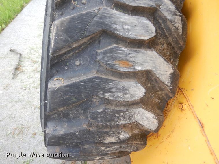 image for item GW9967 2015 Gehl R220  skid steer loader