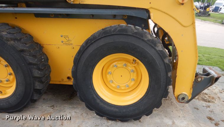 image for item GW9967 2015 Gehl R220  skid steer loader