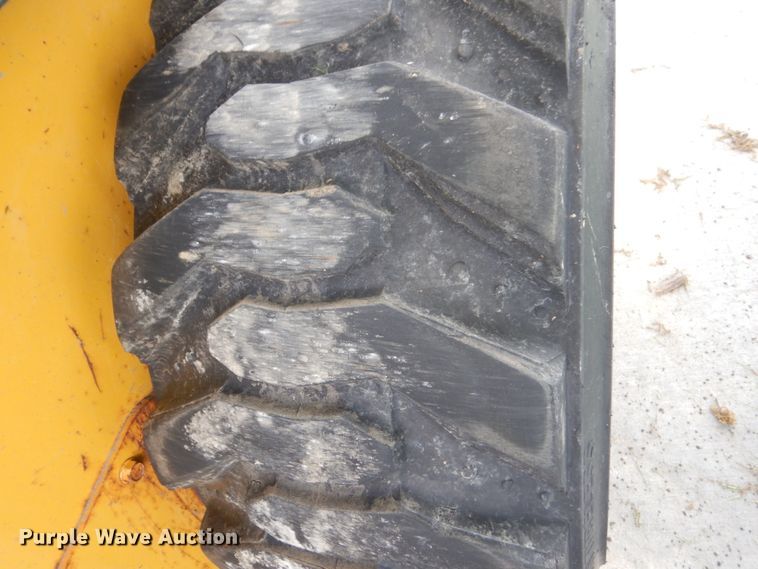 image for item GW9967 2015 Gehl R220  skid steer loader