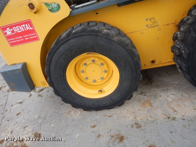 image for item GW9967 2015 Gehl R220  skid steer loader