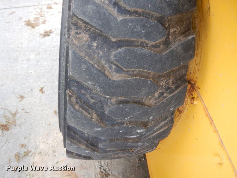 image for item GW9967 2015 Gehl R220  skid steer loader