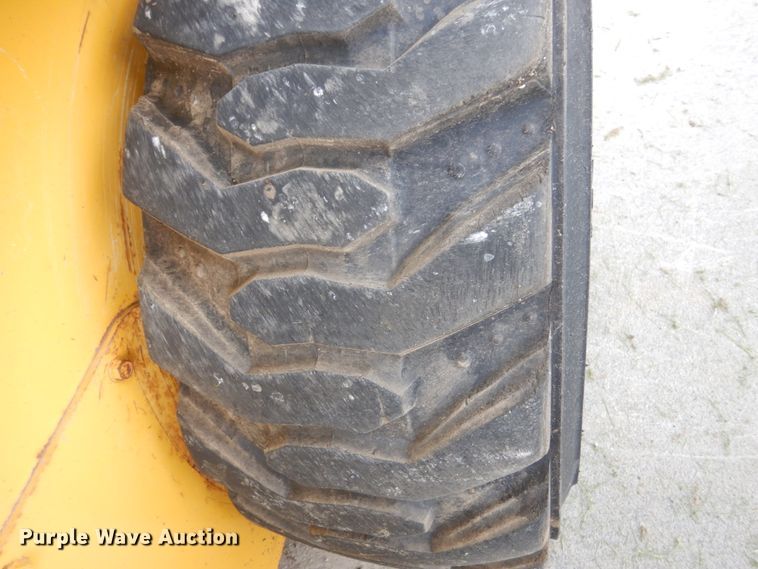 image for item GW9967 2015 Gehl R220  skid steer loader