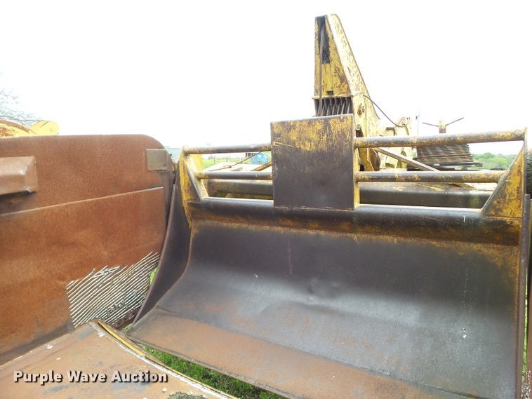 image for item GX9071 Caterpillar 80  pull type scraper
