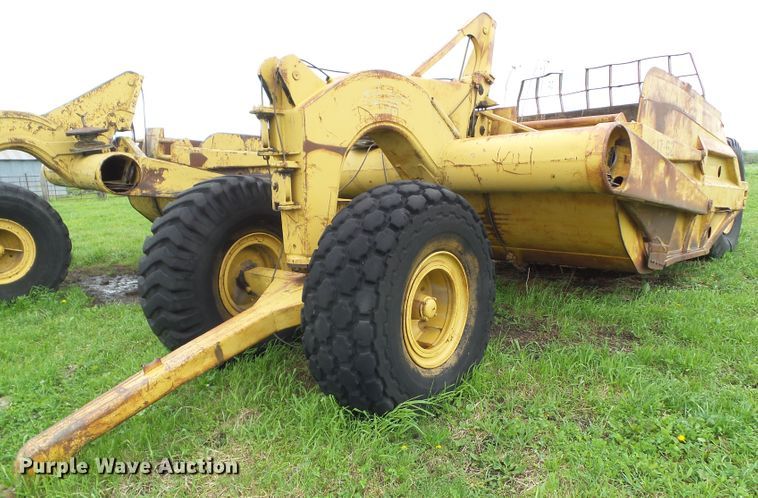 image for item GX9072 Caterpillar 5W30  pull type scraper