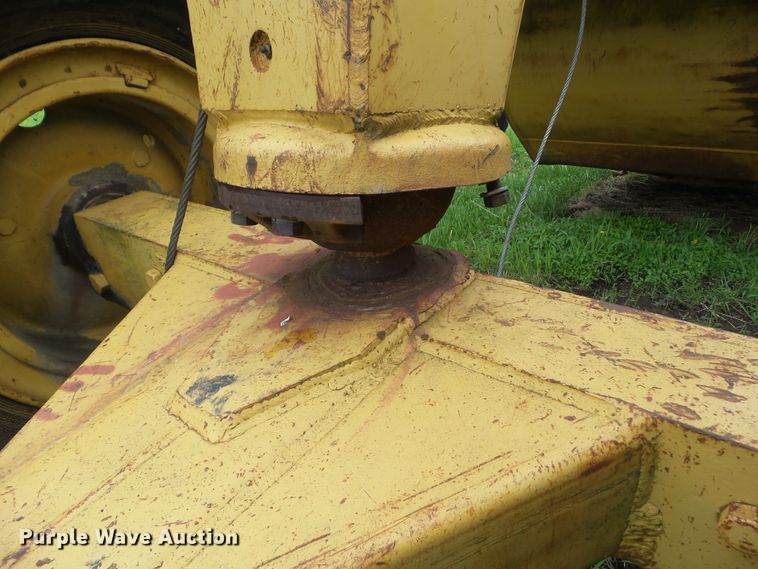 image for item GX9072 Caterpillar 5W30  pull type scraper