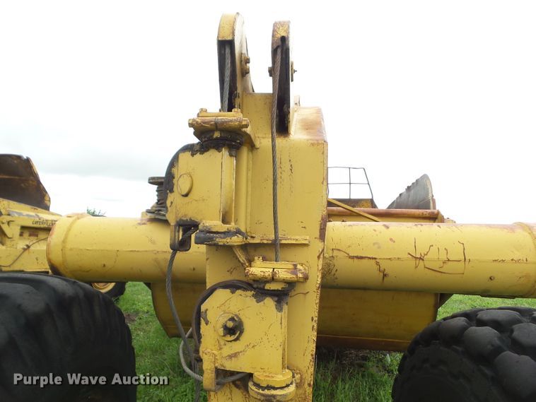 image for item GX9072 Caterpillar 5W30  pull type scraper