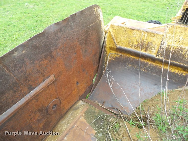 image for item GX9072 Caterpillar 5W30  pull type scraper