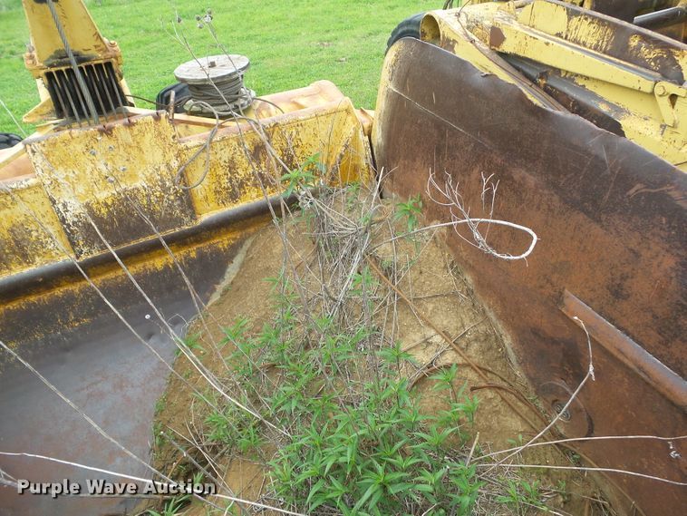 image for item GX9072 Caterpillar 5W30  pull type scraper