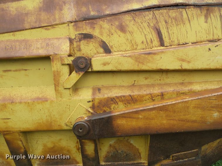 image for item GX9072 Caterpillar 5W30  pull type scraper