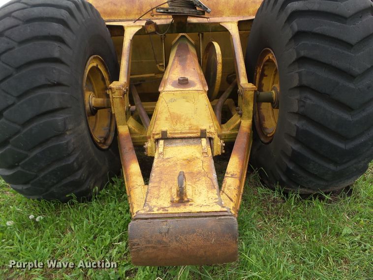 image for item GX9072 Caterpillar 5W30  pull type scraper