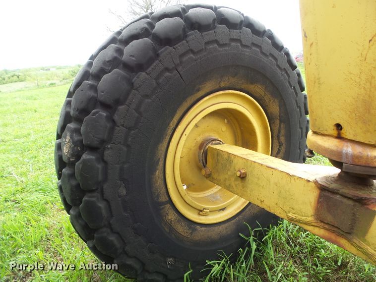 image for item GX9072 Caterpillar 5W30  pull type scraper