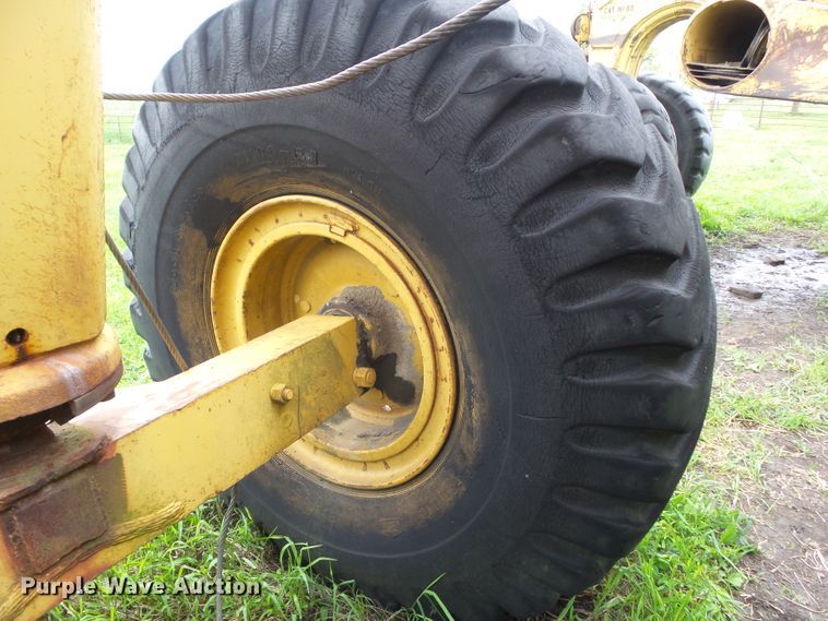 image for item GX9072 Caterpillar 5W30  pull type scraper