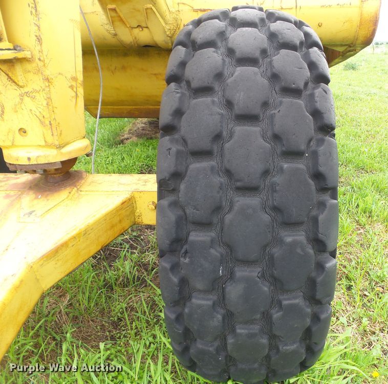 image for item GX9072 Caterpillar 5W30  pull type scraper