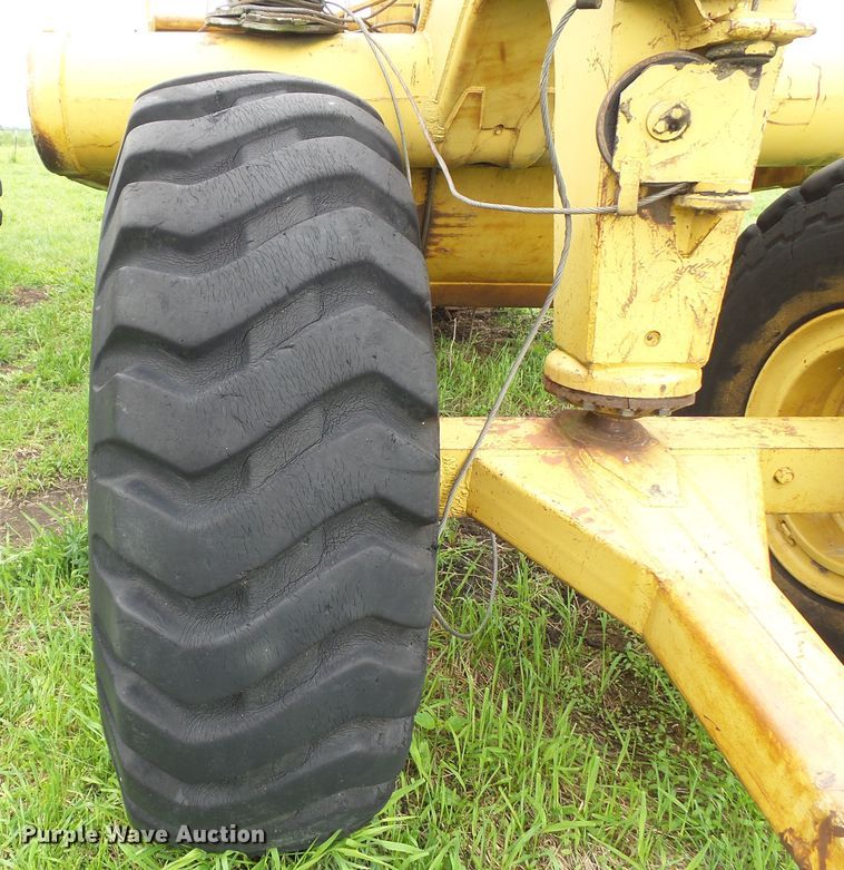 image for item GX9072 Caterpillar 5W30  pull type scraper