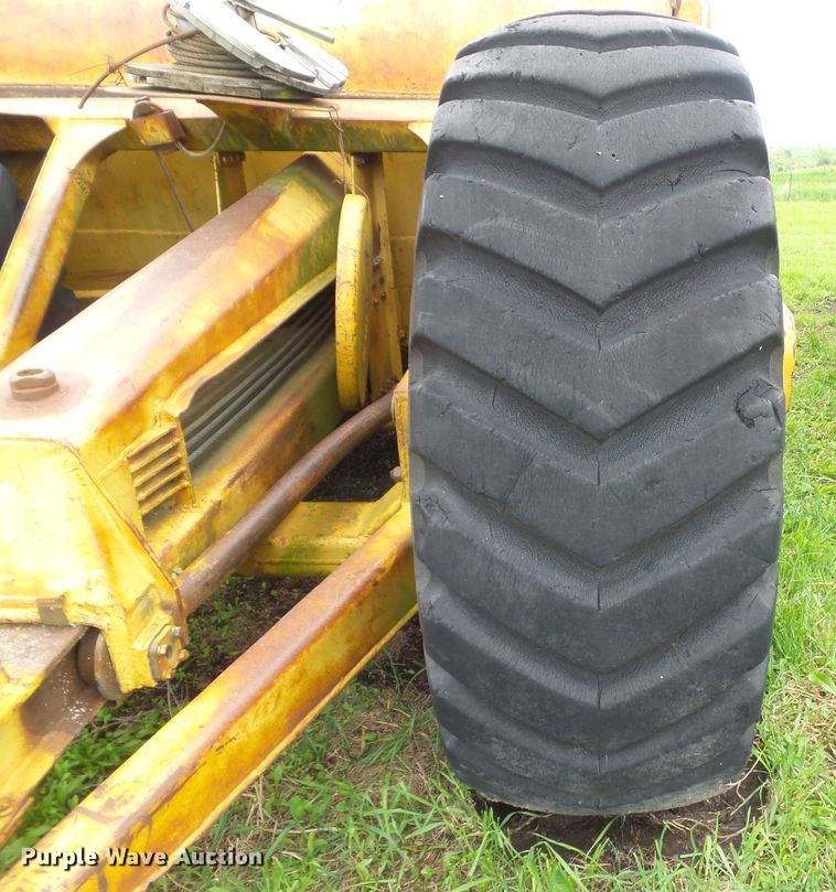 image for item GX9072 Caterpillar 5W30  pull type scraper