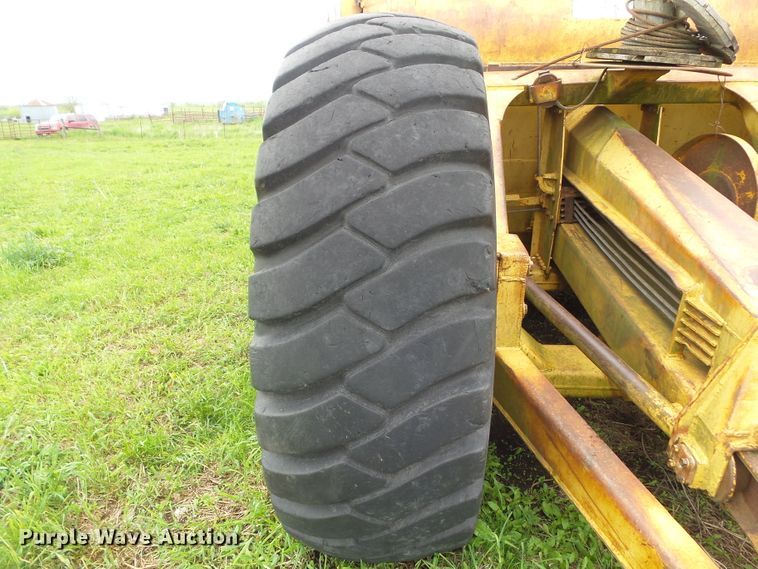 image for item GX9072 Caterpillar 5W30  pull type scraper