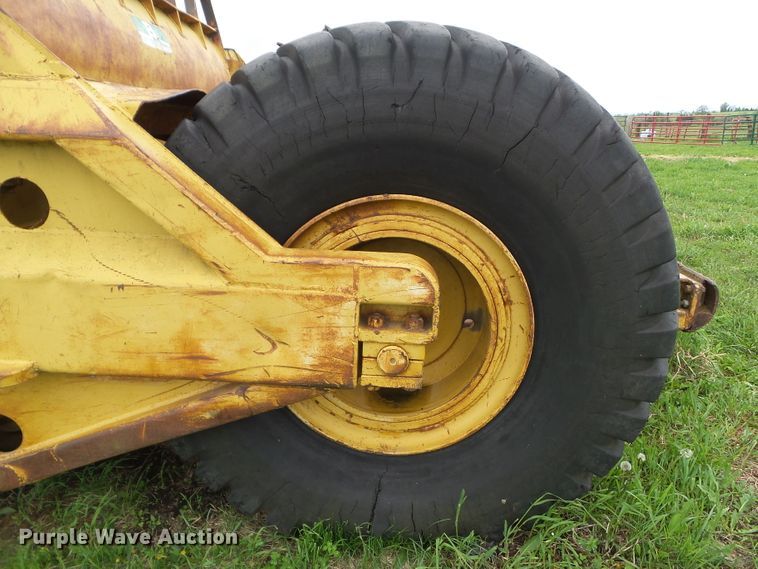 image for item GX9072 Caterpillar 5W30  pull type scraper